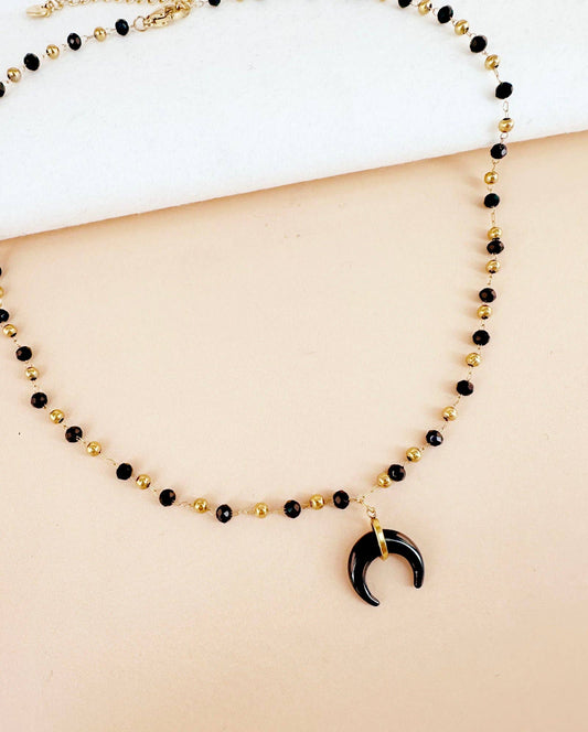 Collana perle nere e corno nero