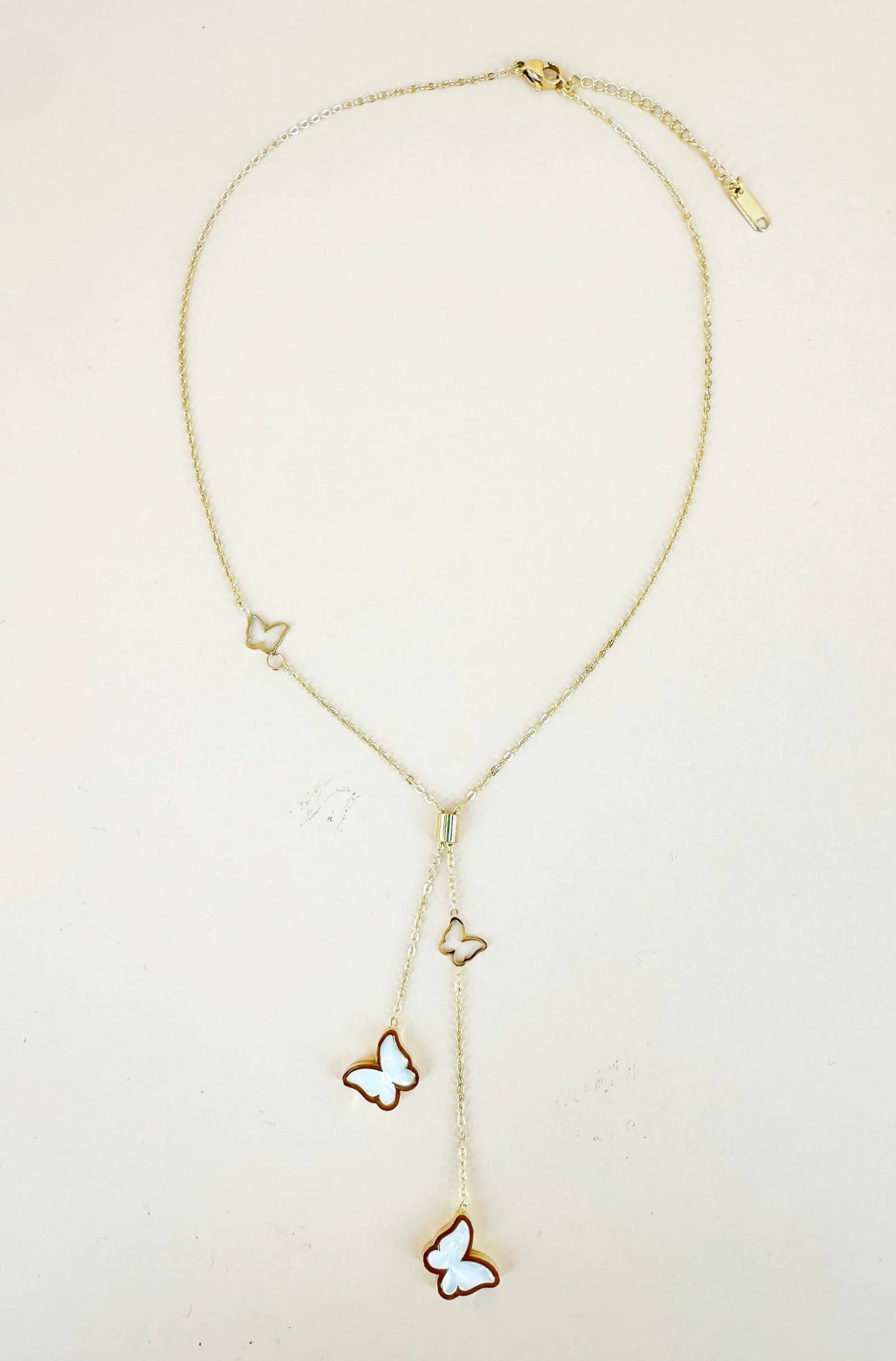 Collana a Y con farfalla in acciaio inossidabile